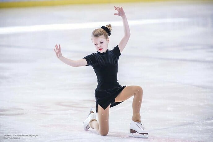 Schaatstalent (9) uit Heino ontvangt cheque - Foto: Ingezonden foto