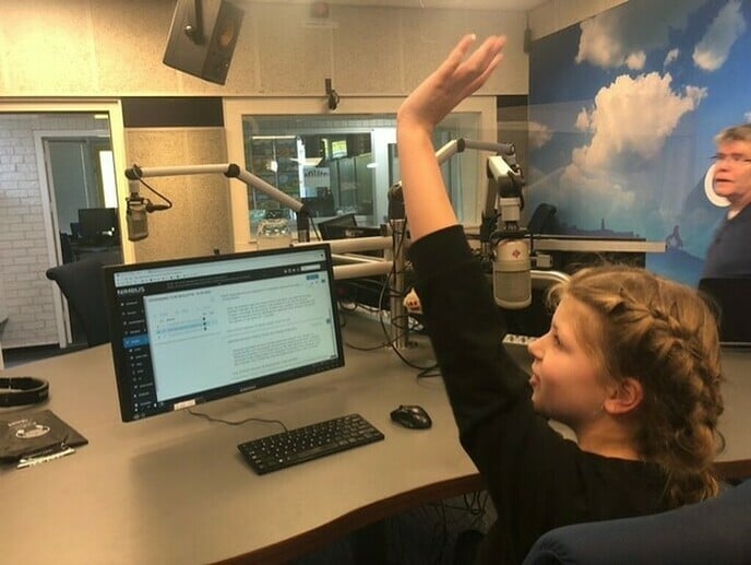 Schaatstalent (9) uit Heino ontvangt cheque - Foto: Ingezonden foto