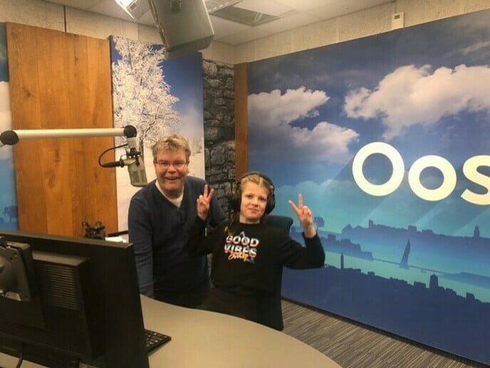 Schaatstalent (9) uit Heino ontvangt cheque - Foto: Ingezonden foto