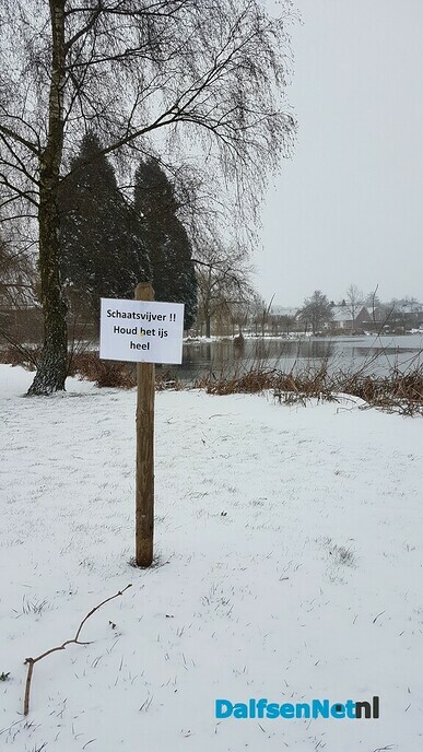 paaltjes weggenomen bij schaatsvijver - Foto: Ingezonden foto