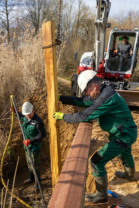 Groot onderhoud houten bruggetje Bellingeweer - Foto: Paul Scholten