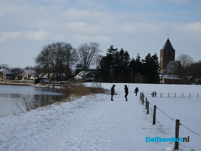 Rond de ijsbaan Stokvisdennen - Foto: Ingezonden foto