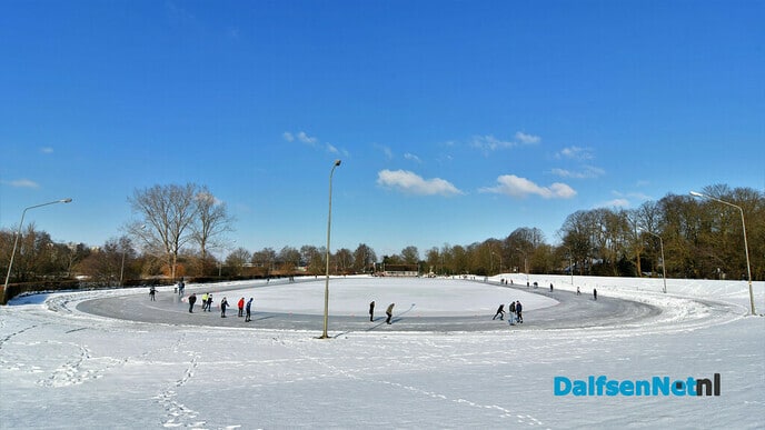 Er kan nu geschaatst worden bij IJsclub Stokvisdennen - Foto: Johan Bokma