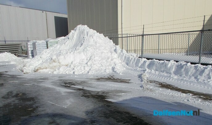Sneeuw langs de weg