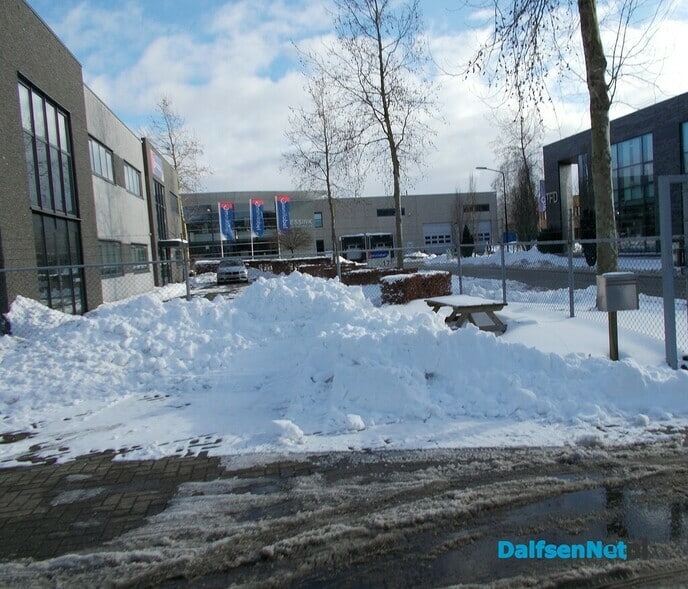 Sneeuw langs de weg