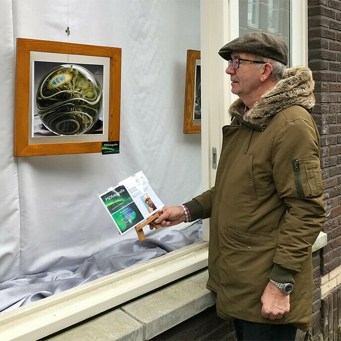 Nieuwe expositie in vitrines Albert Heijn Dalfsen - Foto: Paul Scholten