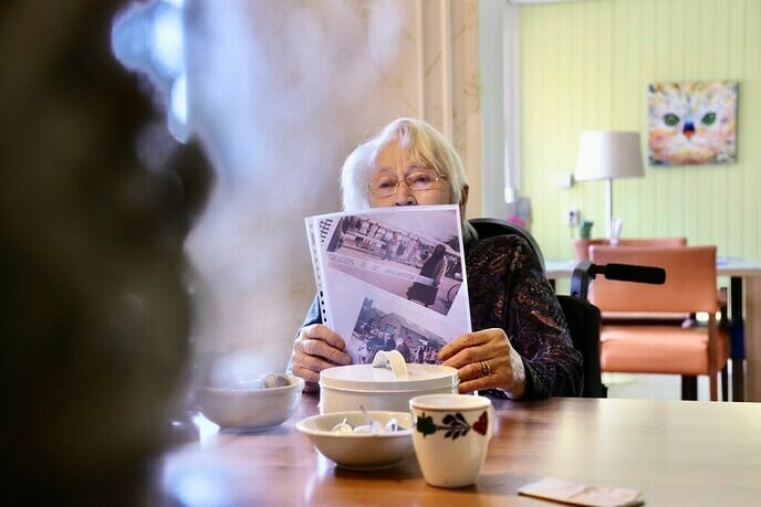 Wie is Betsie Babbel? Een pop of mens? - Foto: Ingezonden foto