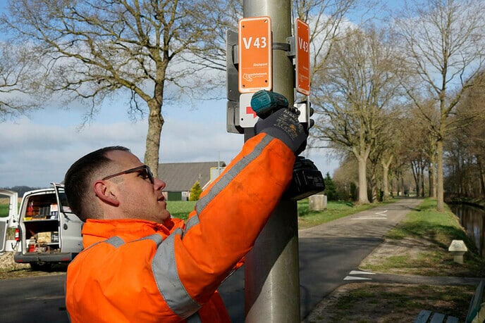 Netwerk-routeaanduidingen vervangen - Foto: Paul Scholten