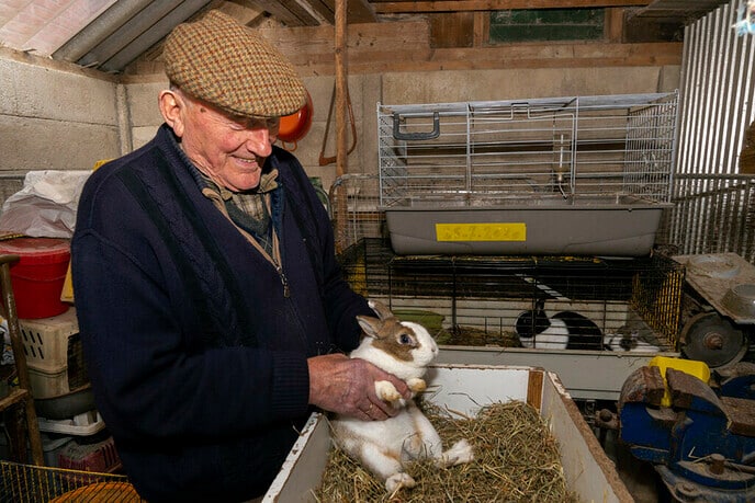 Jan Veldhuis is een echte dierenvriend - Foto: Paul Scholten