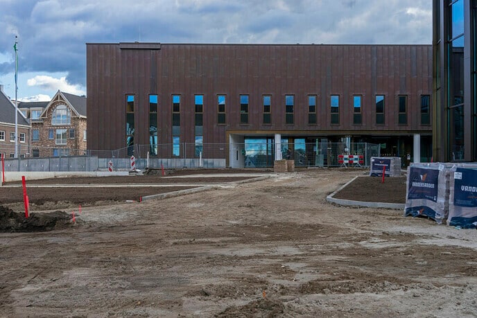 Voorplein gemeentehuis (voortgang) - Foto: Paul Scholten