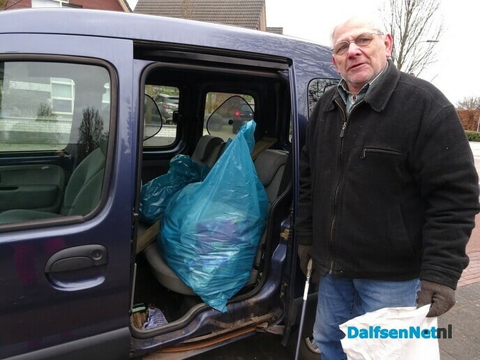 Johan houdt Dalfsen schoon - Foto: Ingezonden foto
