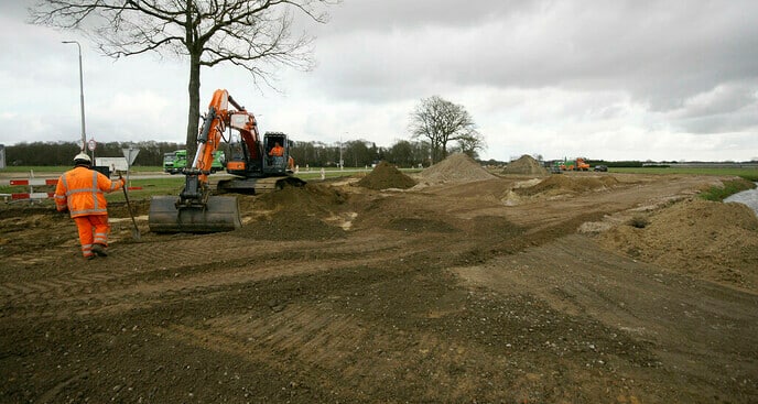 Werkzaamheden aan parallelweg-zuid Hessenweg - Foto: Paul Scholten