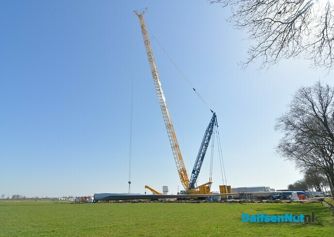 Onderdelen windmolens zijn in Nieuwleusen gearriveerd - Foto: Johan Bokma