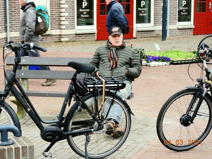 Bankje getest - Foto: Ingezonden foto