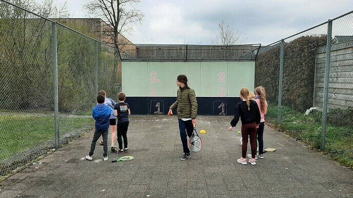 Dalfser jeugd maakt kennis met tennis - Foto: Gemeente Dalfsen