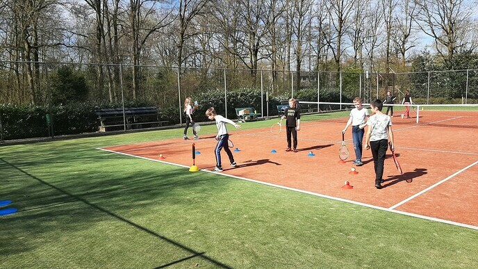 Dalfser jeugd maakt kennis met tennis - Foto: Gemeente Dalfsen