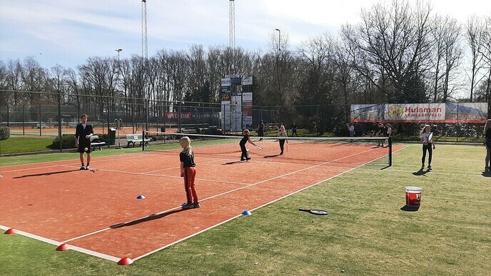 Dalfser jeugd maakt kennis met tennis - Foto: Gemeente Dalfsen