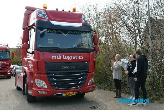 Collega’s MDI logistics brengen eerbetoon aan ernstig zieke collega - Foto: Johan Bokma