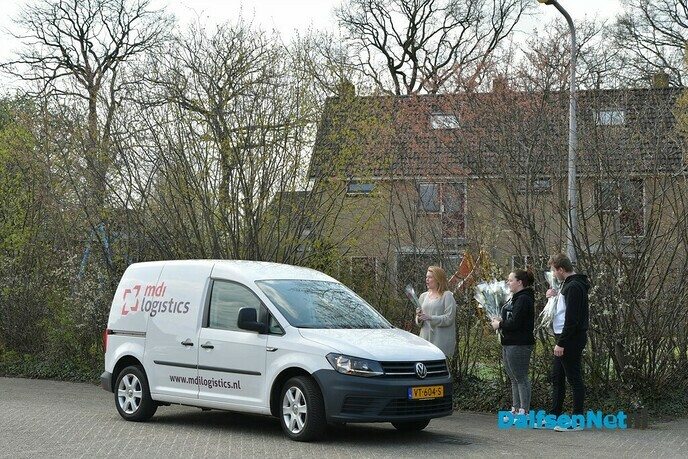 Collega’s MDI logistics brengen eerbetoon aan ernstig zieke collega - Foto: Johan Bokma