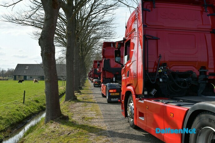 Collega’s MDI logistics brengen eerbetoon aan ernstig zieke collega - Foto: Johan Bokma