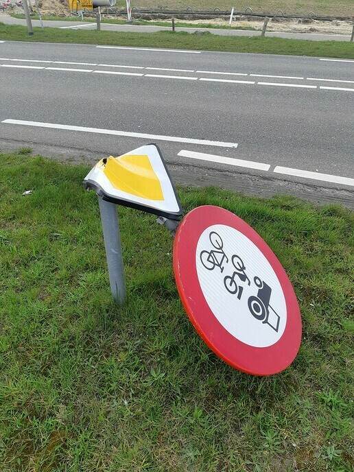 Vernielingen aan de Hessenweg - Foto: Politie Dalfsen