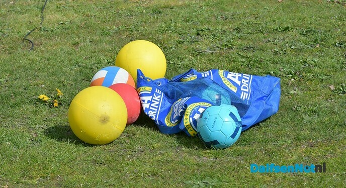 KBS de Polhaar start met Koningsdans op Sportpark Gerner - Foto: Johan Bokma