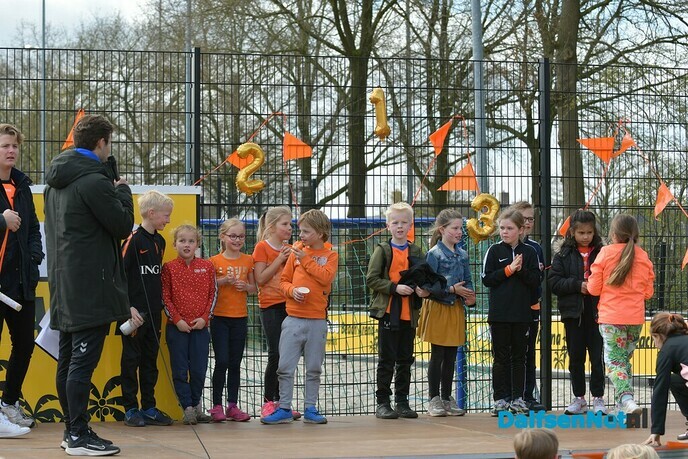 KBS de Polhaar start met Koningsdans op Sportpark Gerner - Foto: Johan Bokma