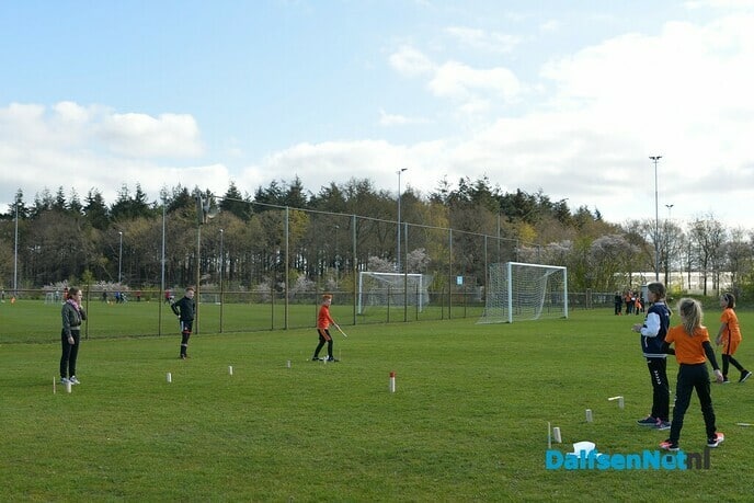 KBS de Polhaar start met Koningsdans op Sportpark Gerner - Foto: Johan Bokma