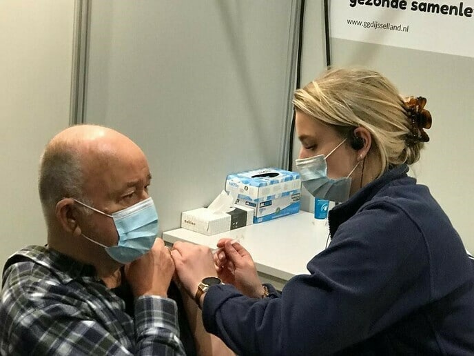 Mbo-studenten vaccineren tegen corona in Zwolle - Foto: Eigen geleverde foto
