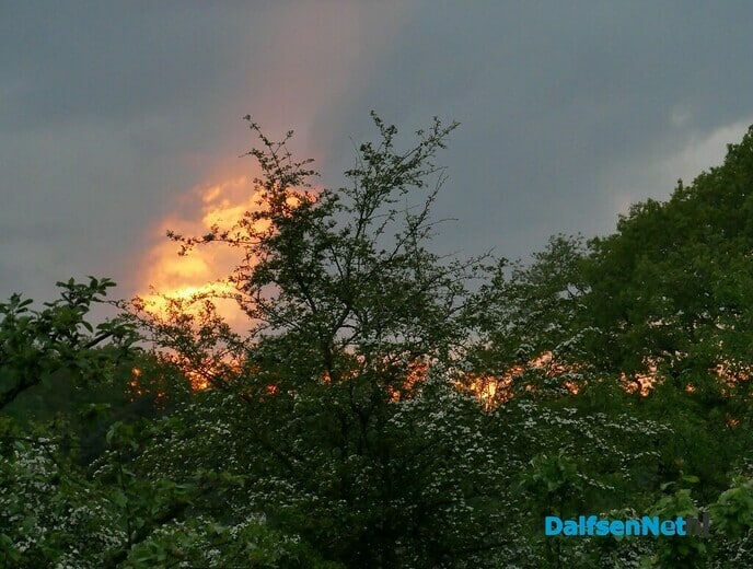 Mooie avondlucht: Kijk en bewonder - Foto: Ingezonden foto