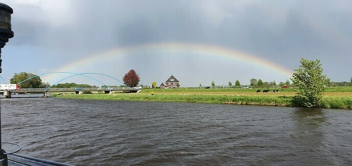 Het schip Ald Izer gaat Dalfsen weer verlaten - Foto: Ingezonden foto