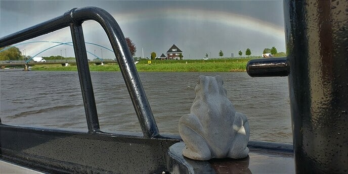 Het schip Ald Izer gaat Dalfsen weer verlaten - Foto: Ingezonden foto