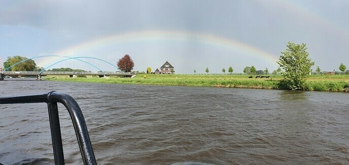 Het schip Ald Izer gaat Dalfsen weer verlaten - Foto: Ingezonden foto
