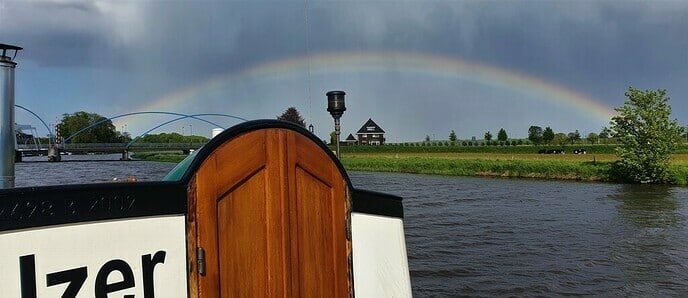 Het schip Ald Izer gaat Dalfsen weer verlaten - Foto: Ingezonden foto