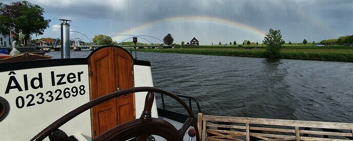 Het schip Ald Izer gaat Dalfsen weer verlaten - Foto: Ingezonden foto