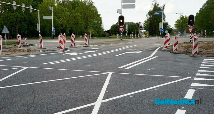 Nieuwe wegmarkeringen kruispunt Koesteeg/Hessenweg - Foto: Paul Scholten