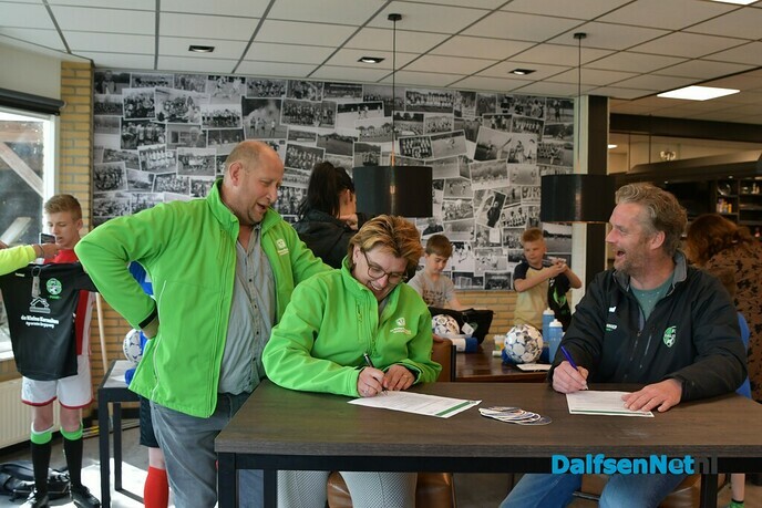 FC Dalfsen puur in nieuwe tenues - Foto: Johan Bokma