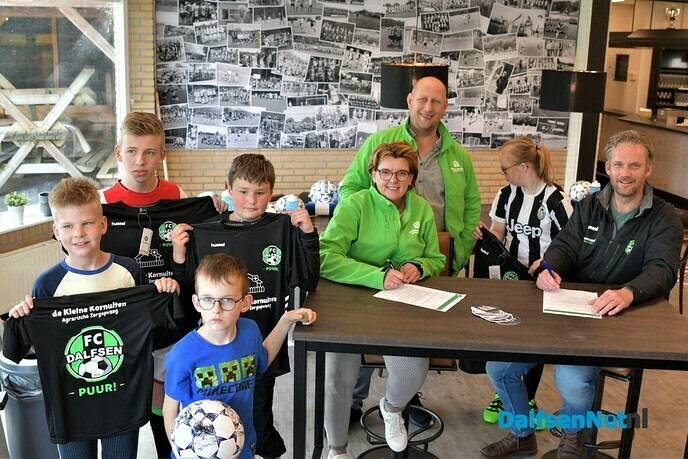 FC Dalfsen puur in nieuwe tenues - Foto: Johan Bokma