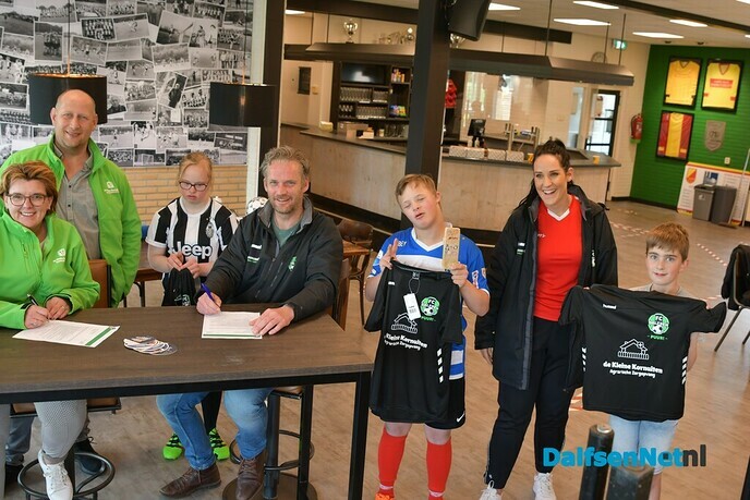 FC Dalfsen puur in nieuwe tenues - Foto: Johan Bokma