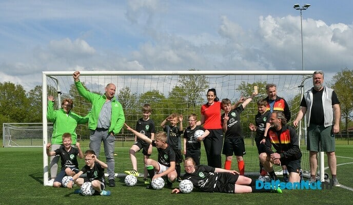 FC Dalfsen puur in nieuwe tenues - Foto: Johan Bokma