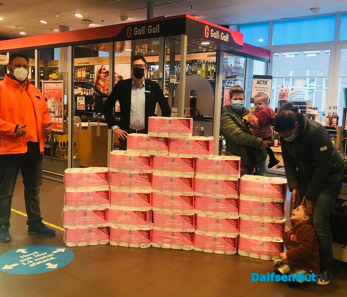 Prijsuitreiking Oranje Bingo - Foto: Ingezonden foto
