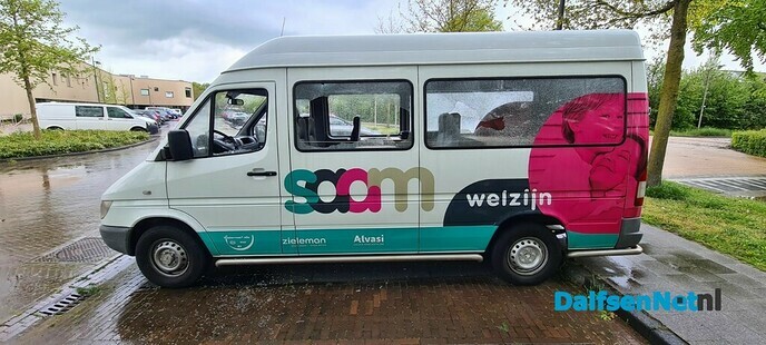 Bus Saam welzijn vernield - Foto: Ingezonden foto