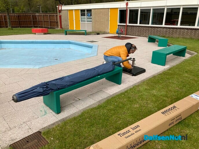 Schaduwplekken zwembad Gerner gefinancierd door KWF kankerbestrijding - Foto: Ingezonden foto