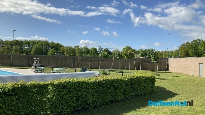 Schaduwplekken zwembad Gerner gefinancierd door KWF kankerbestrijding - Foto: Ingezonden foto