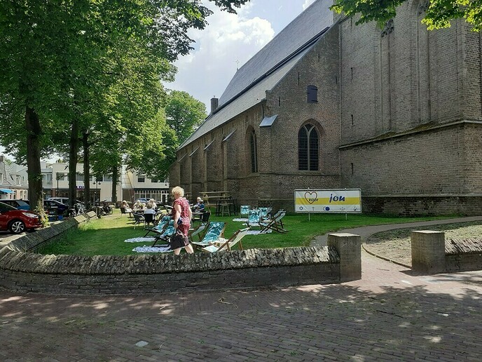 In de schaduw van de Grote Kerk - Foto: William uit Dedemsvaart