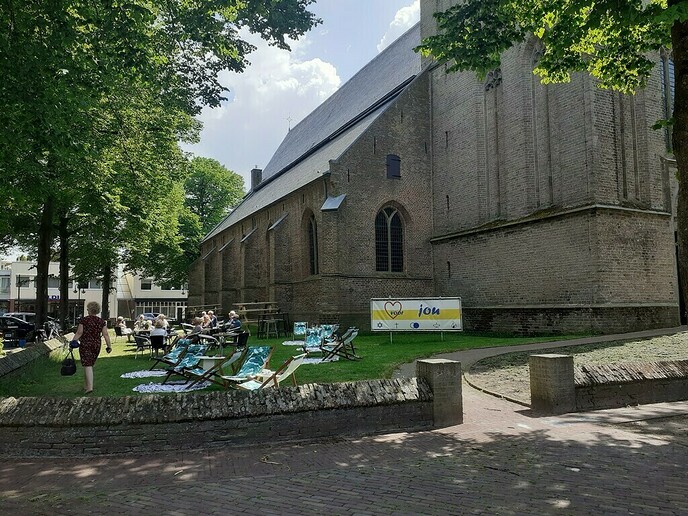 In de schaduw van de Grote Kerk - Foto: William uit Dedemsvaart