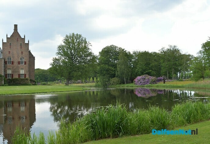 Rododendrons bloeien prachtig bij Kasteel Rechteren - Foto: Johan Bokma