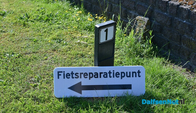 Fietsreparatiekastjes bij snelfietsroute Zwolle Dalfsen - Foto: Johan Bokma