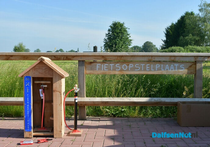 Fietsreparatiekastjes bij snelfietsroute Zwolle Dalfsen - Foto: Johan Bokma