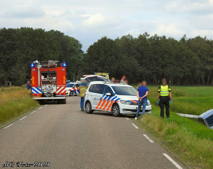 Bestuurder raakt onwel achter het stuur en overlijdt